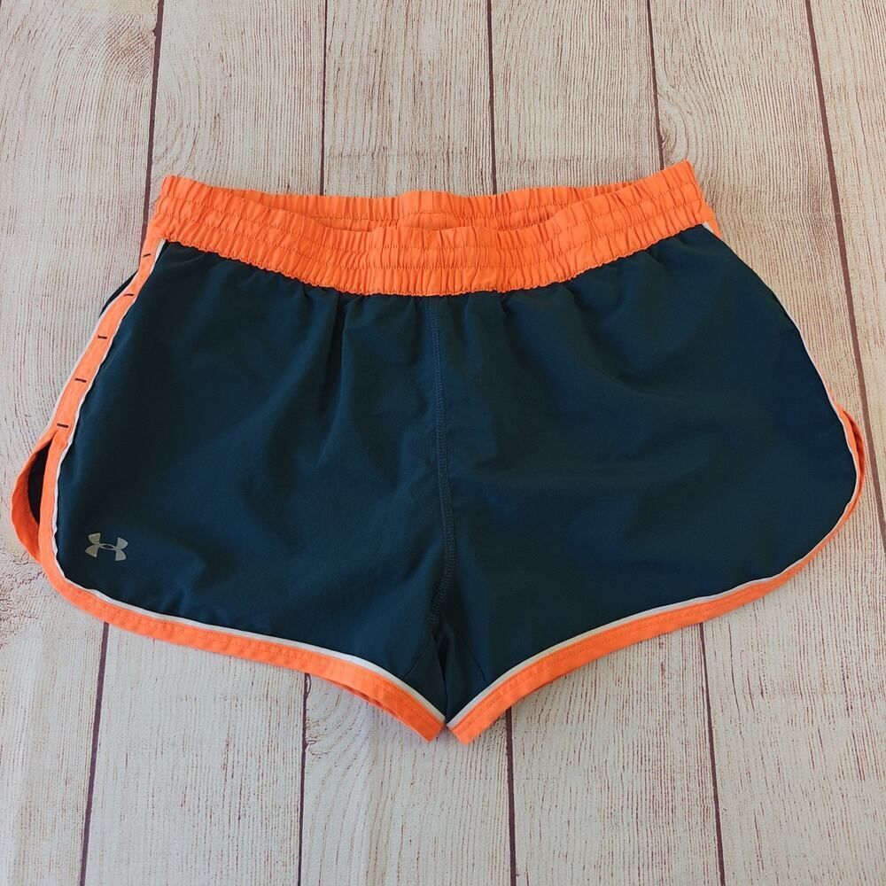 Under Armour HeatGear semi-fitted Fly-by shorts sz S